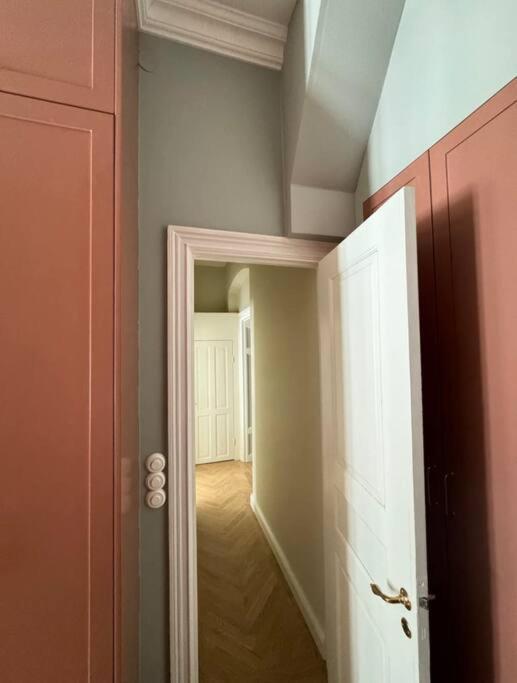 Apartment Lyxig Arkitektritad Laegenhet *