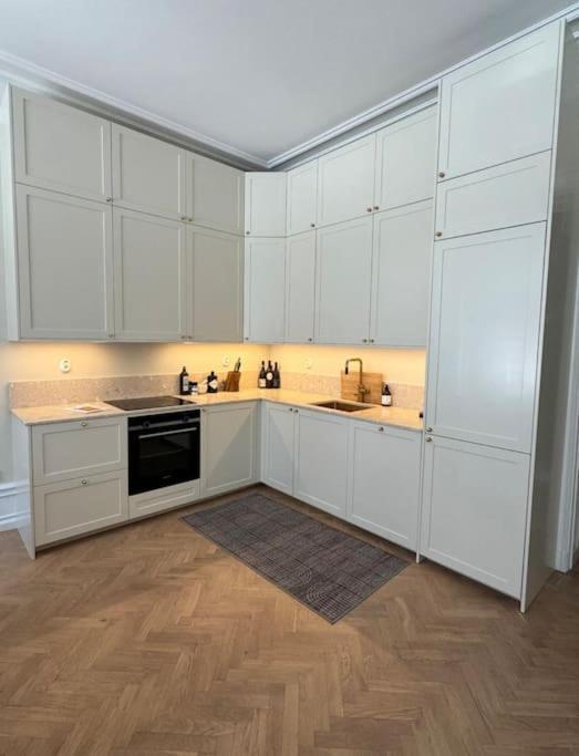 Lyxig Arkitektritad Laegenhet Stockholm