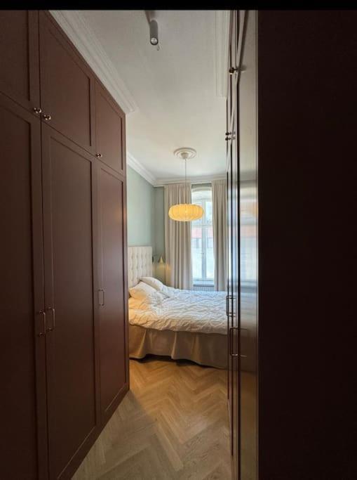 Apartment Lyxig Arkitektritad Laegenhet