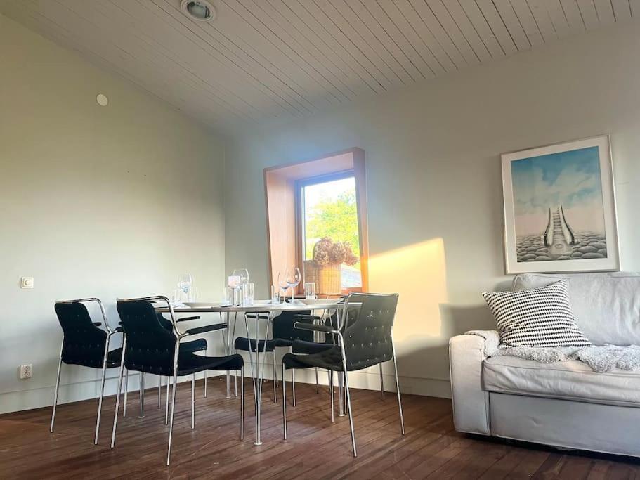 Mysigt Sommarhus Med Havsutsikt Och Bastu Casa de férias *