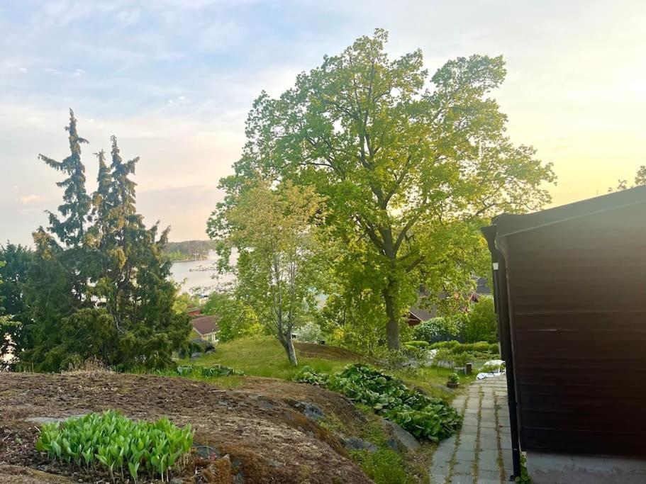 Casa de férias Mysigt Sommarhus Med Havsutsikt Och Bastu Estocolmo