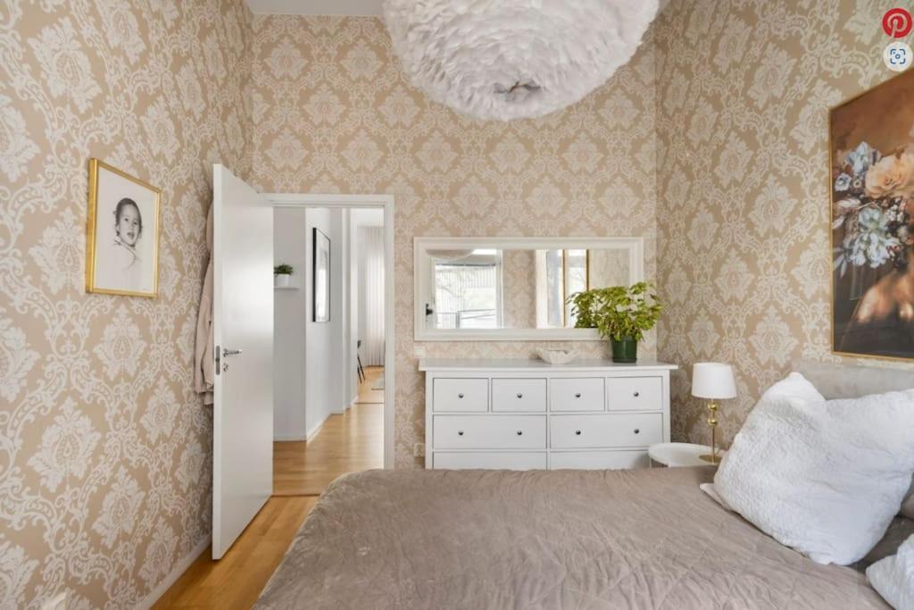 Med Enorm Takhoejd Apartment Stockholm