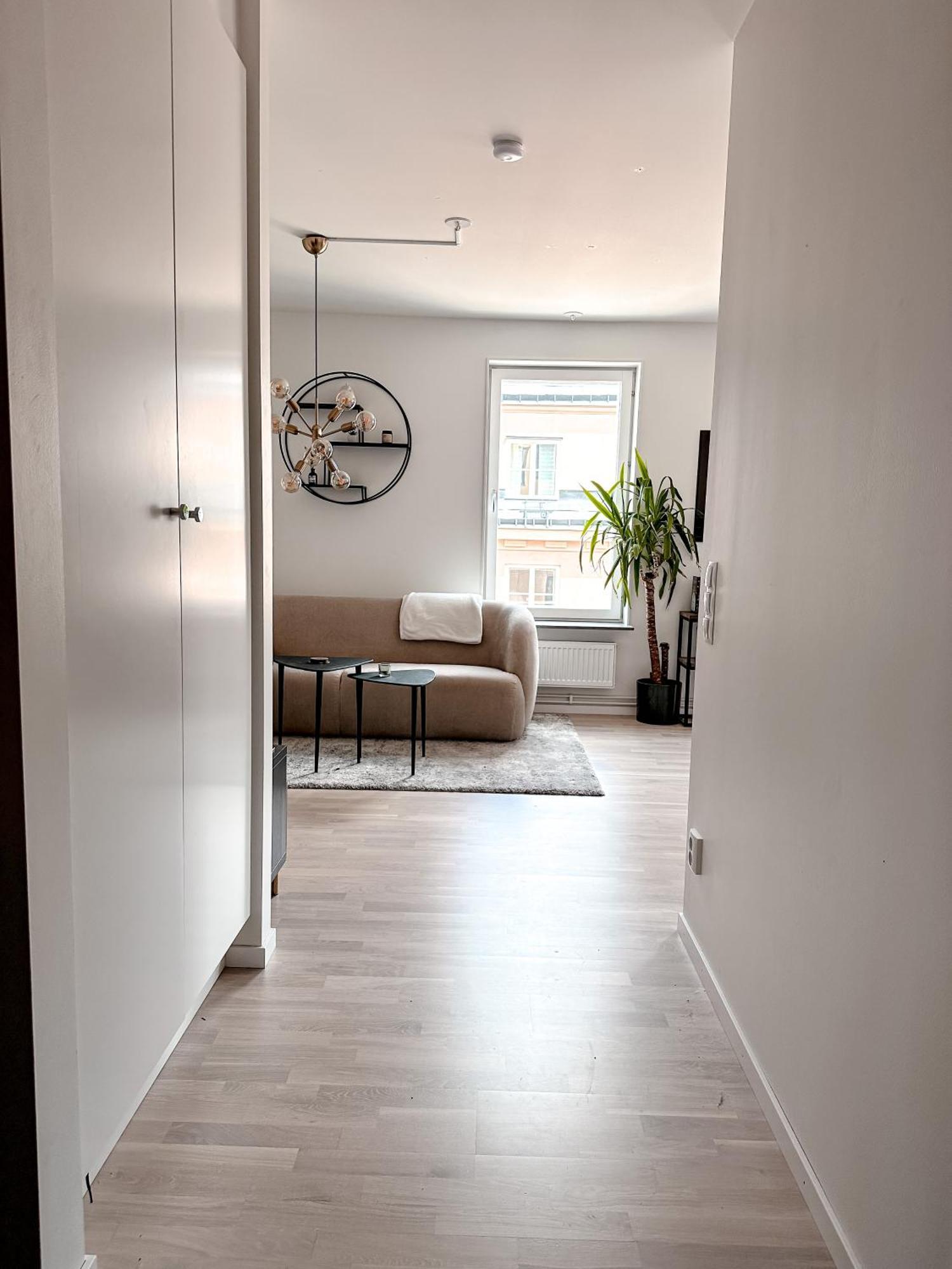 Apartment Modern, Centrally Located Apartment!