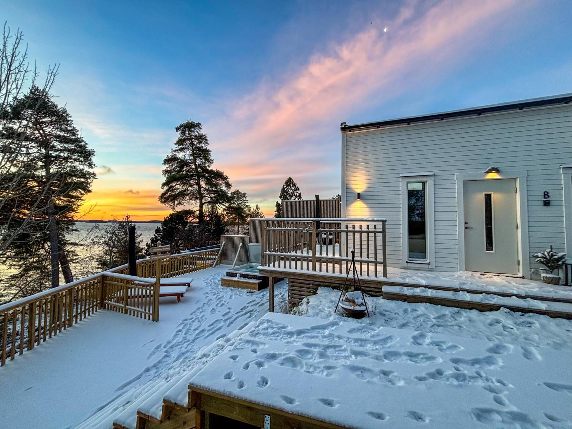 Villa Relaxing Oasis With Jacuzzi - Amazing View & Private Pier