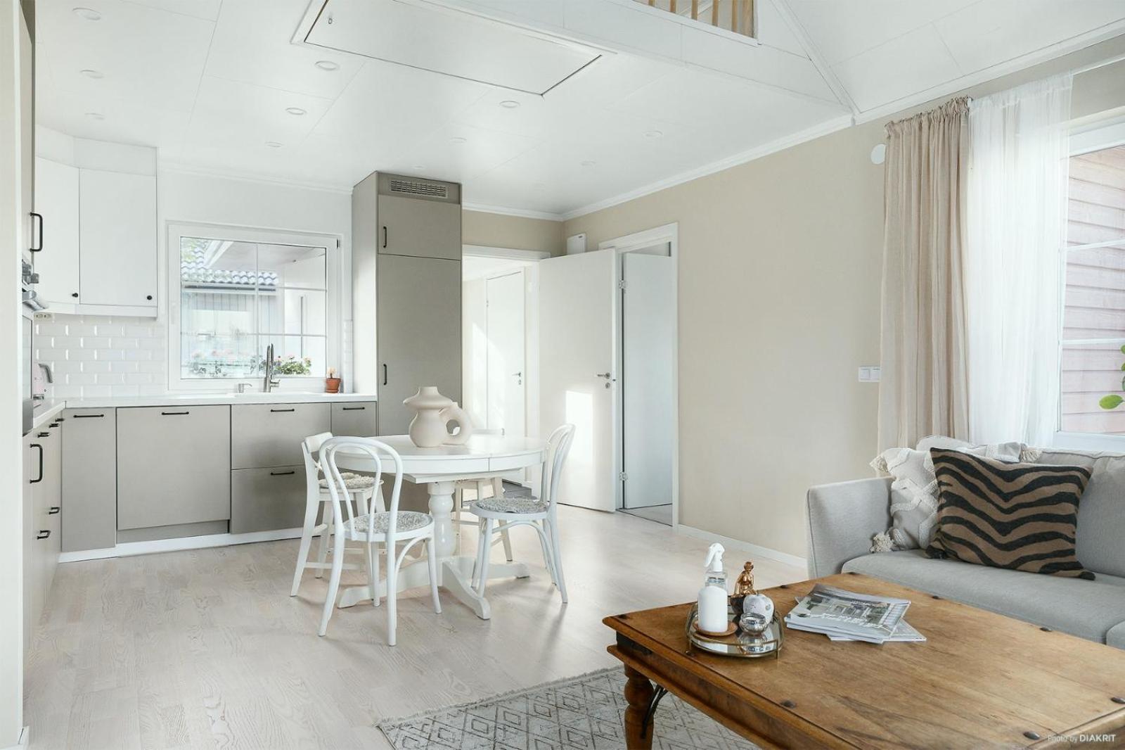 Appartement Charming In A Red House In *