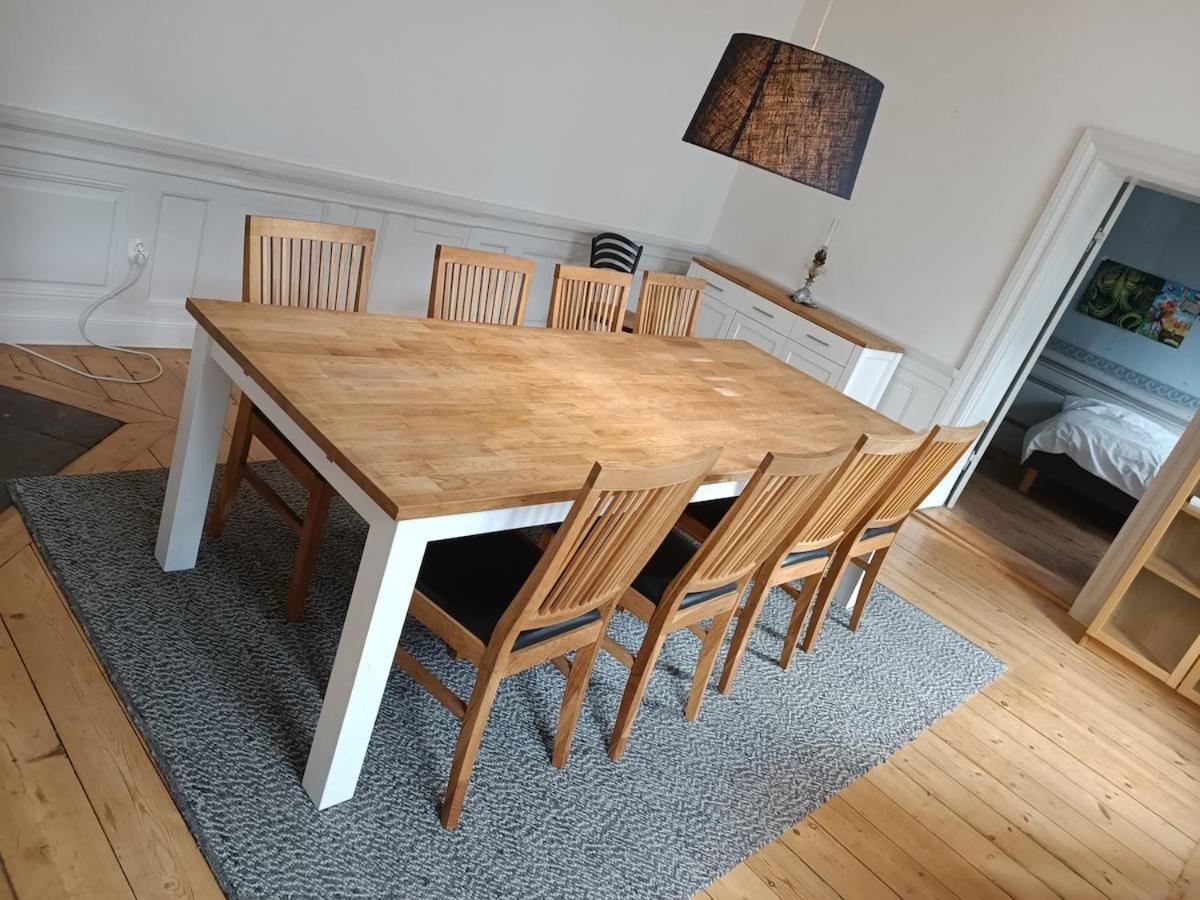 3 Bedroom In The Old Town With Bathtub! Lägenhet Stockholm