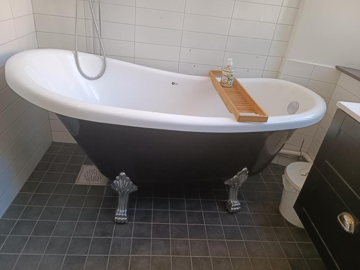 3 Bedroom In The Old Town With Bathtub! * Stockholm