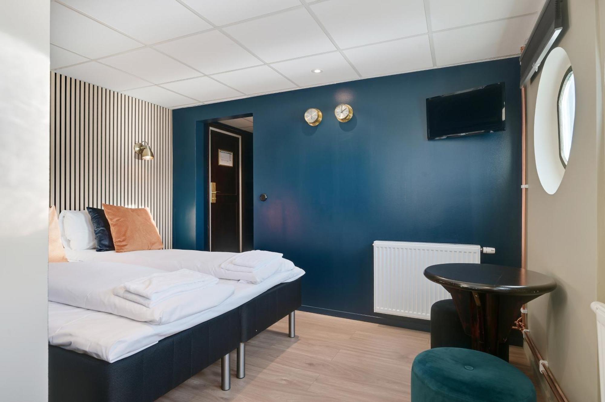 Maelardrottningen Yacht Botel 3*