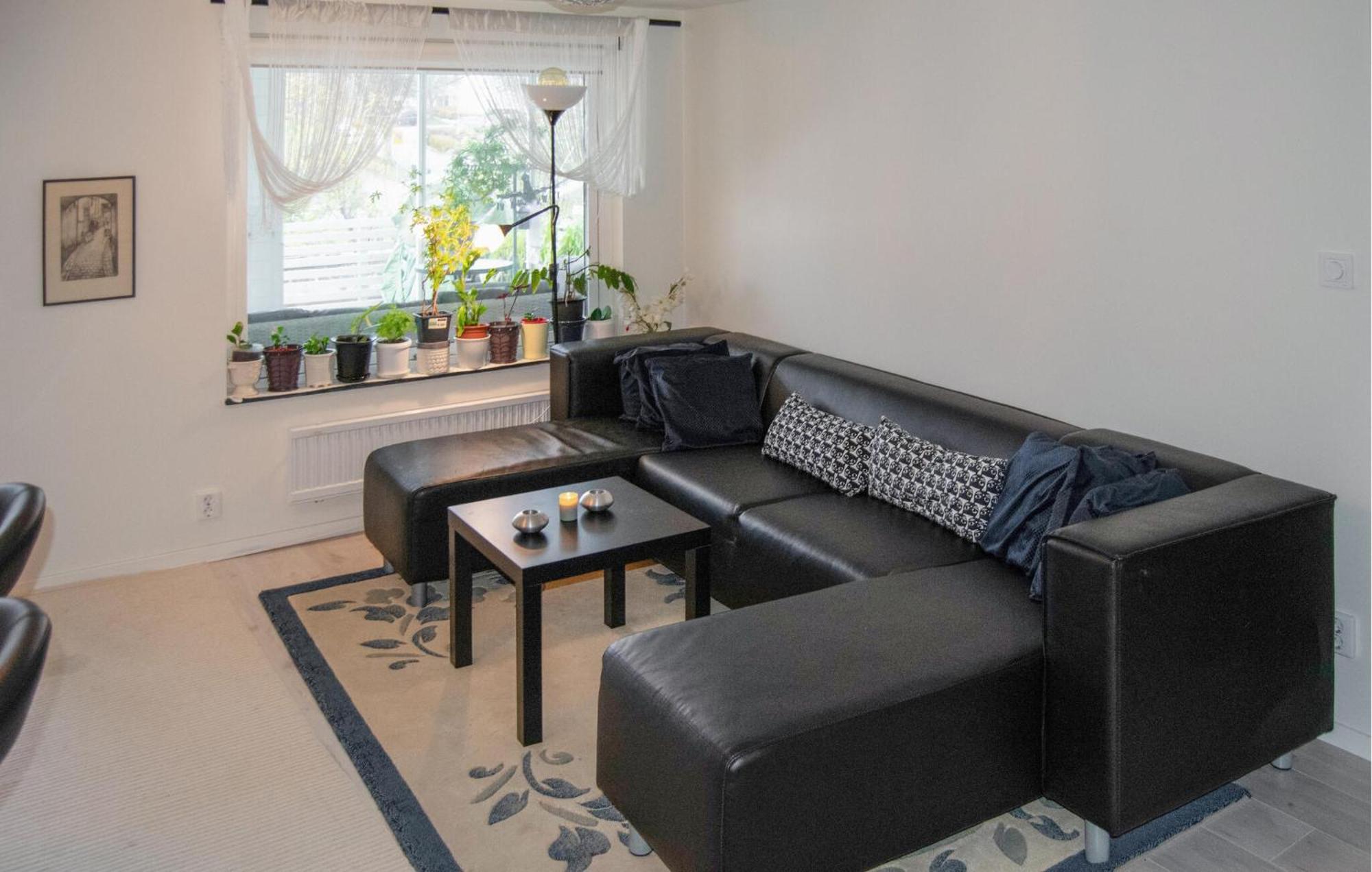 2 Bedroom Cozy In Skaerholmen Casa de férias Estocolmo
