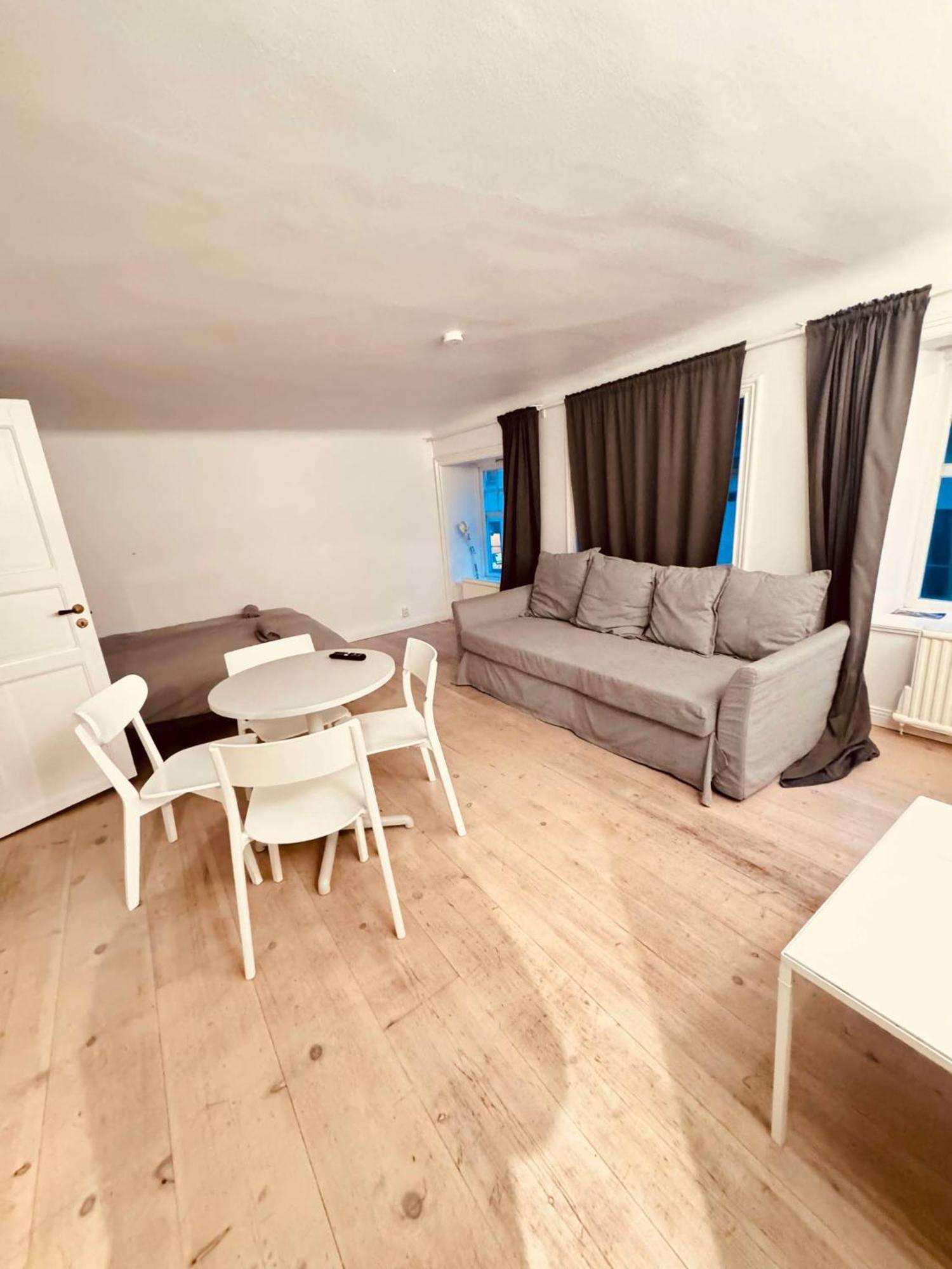 Need In Old Town Apartment