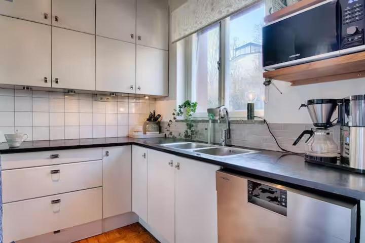 Spacious 5 Bedroom House In Villa