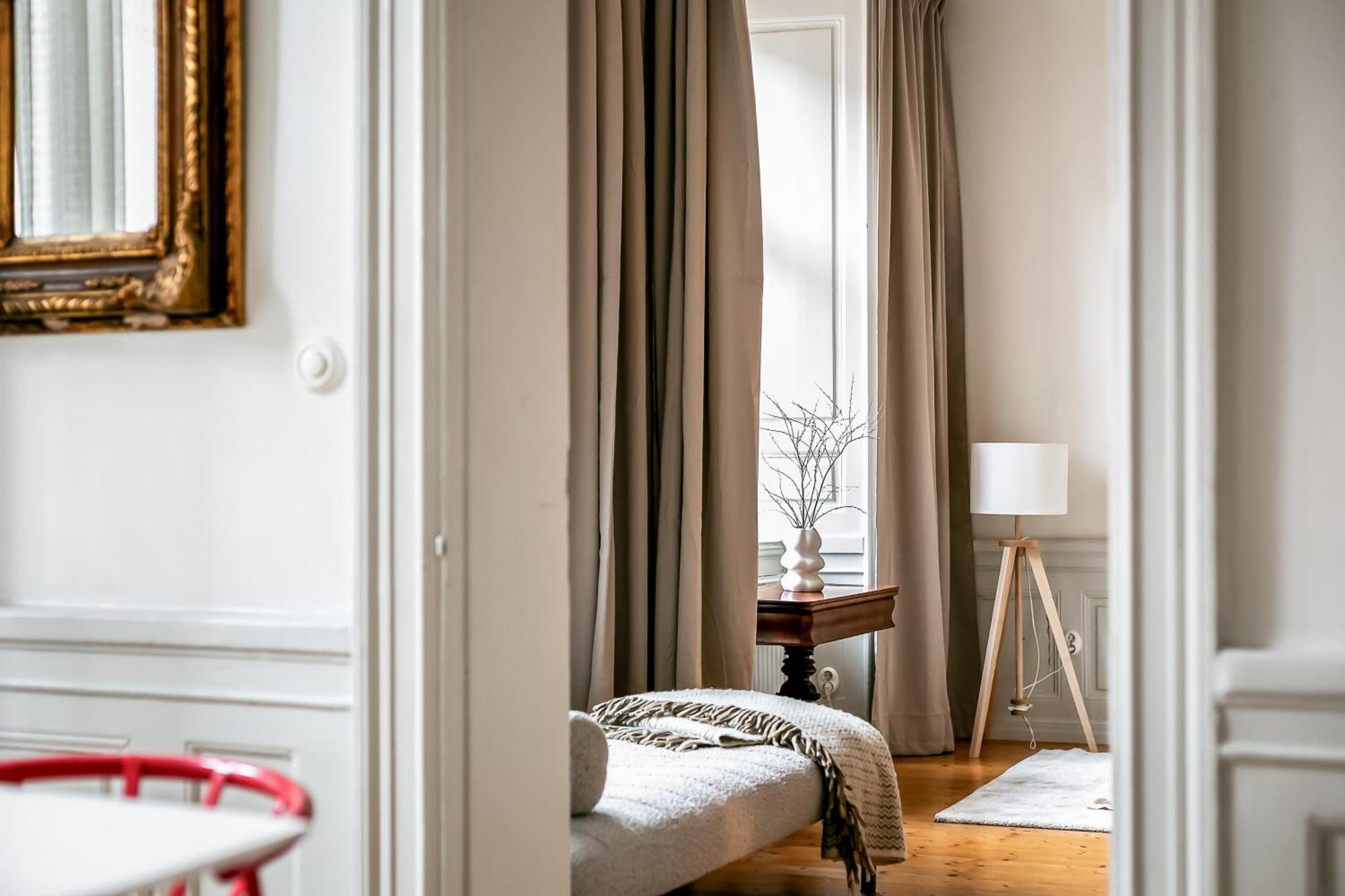 Apartment 3br Central- Royal Castle & Old Town At Your Door! *