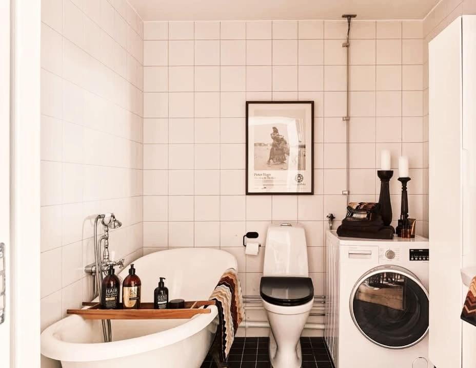 Stylish Fotsteps To Restaurants And Close To The