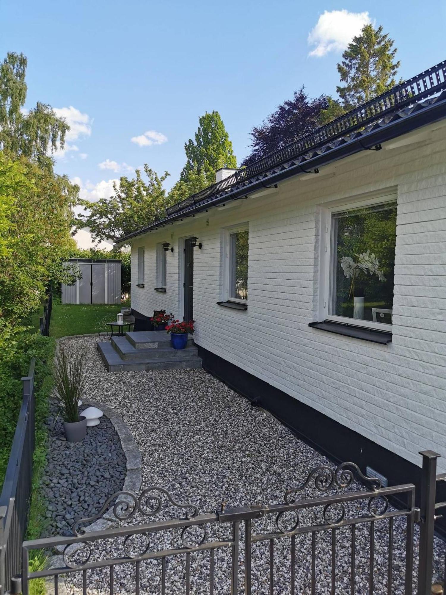 Villa With Sunny Terrace, Smaller Pool Jumping-pad