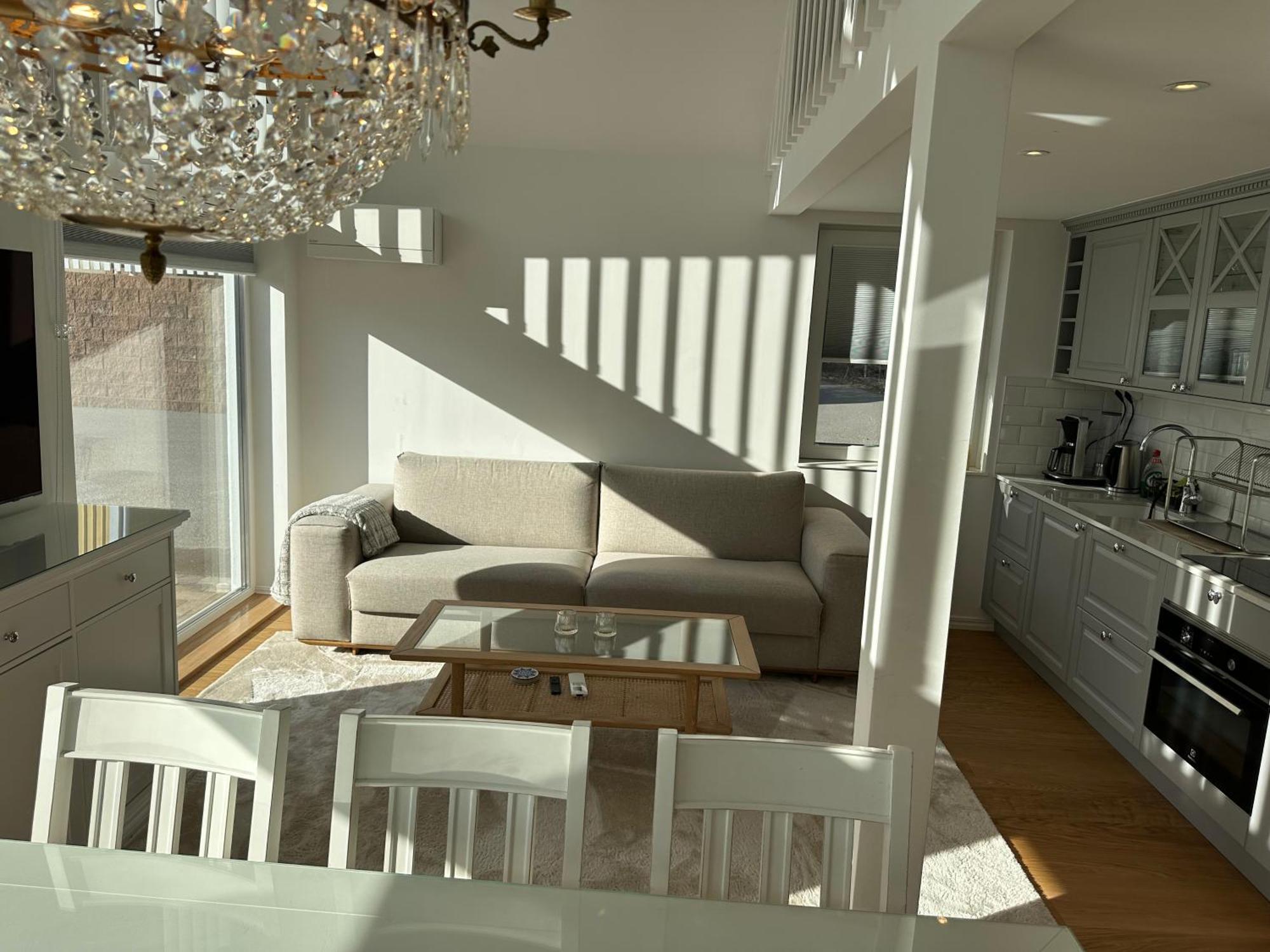 Nikos House; * Stockholm