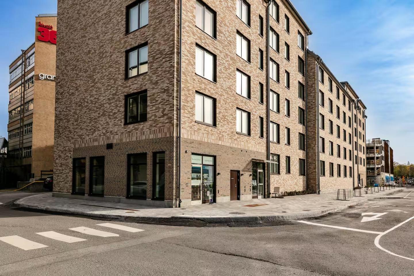 Apartment And Modernt *