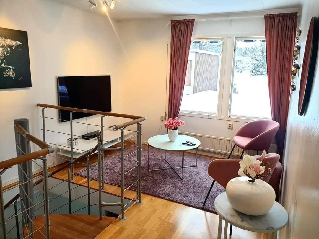Modern Townhouse In With Swimming Pool *