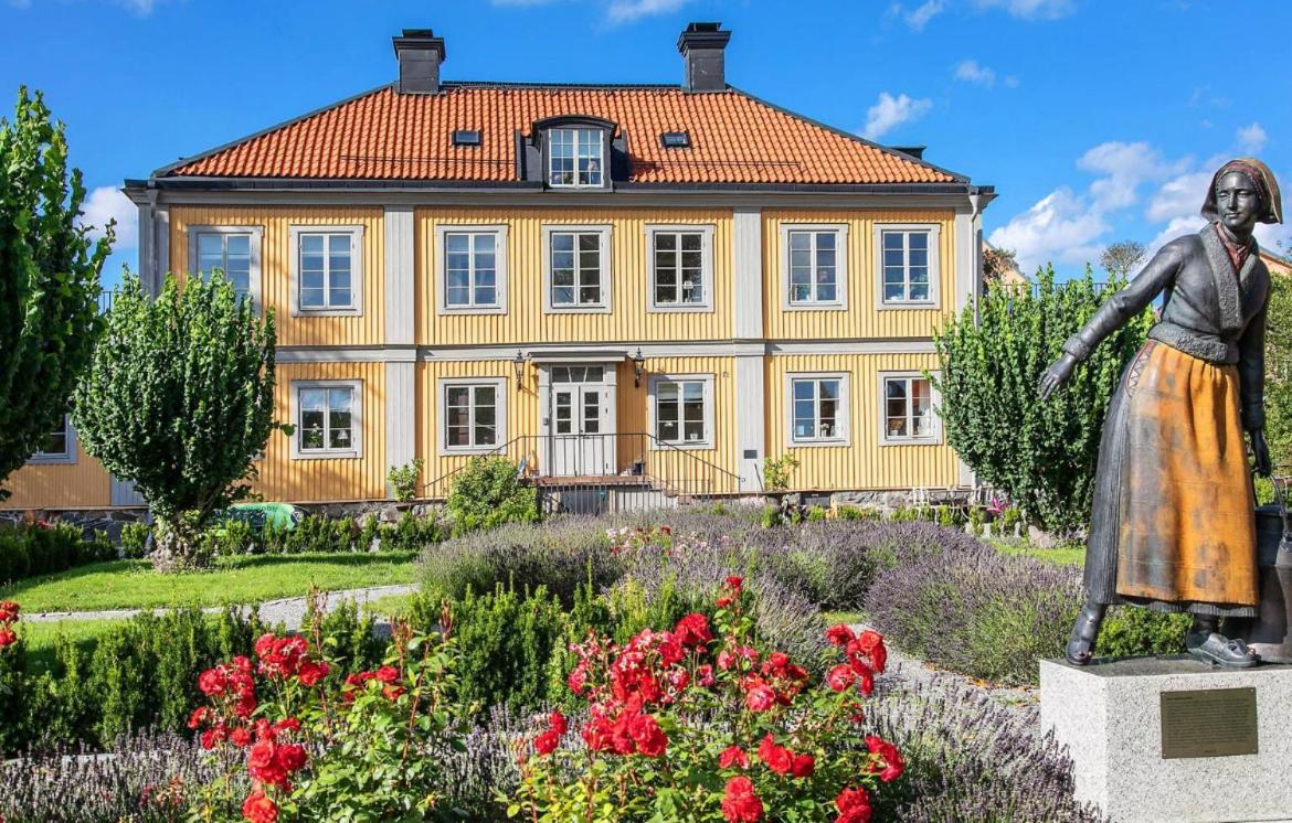 Eagles Nest, A Guest By The Stockholm