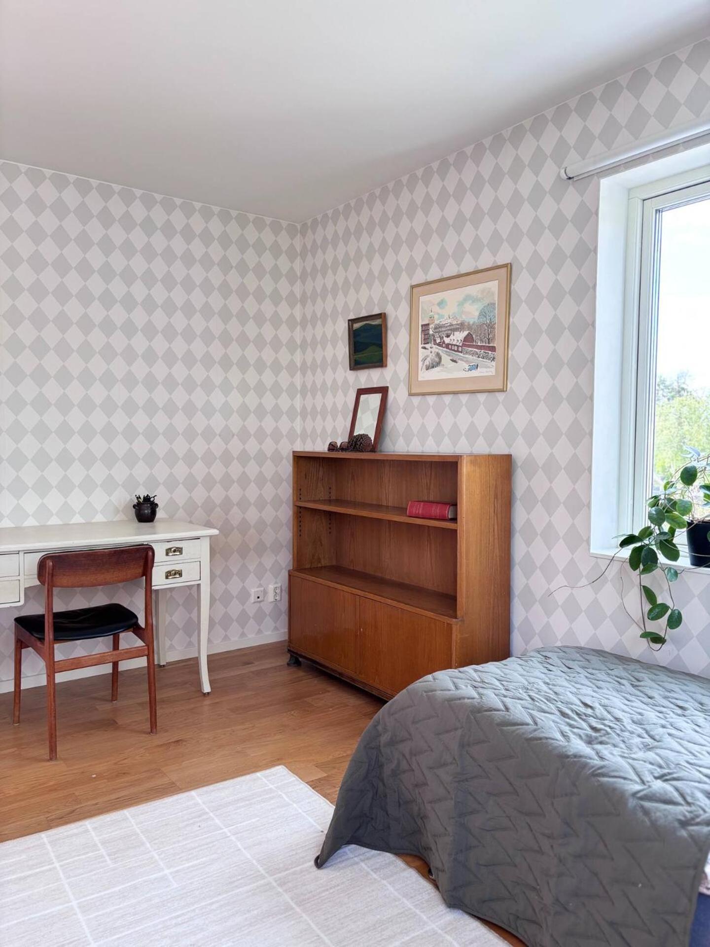 Rymlig Naera Och Villa