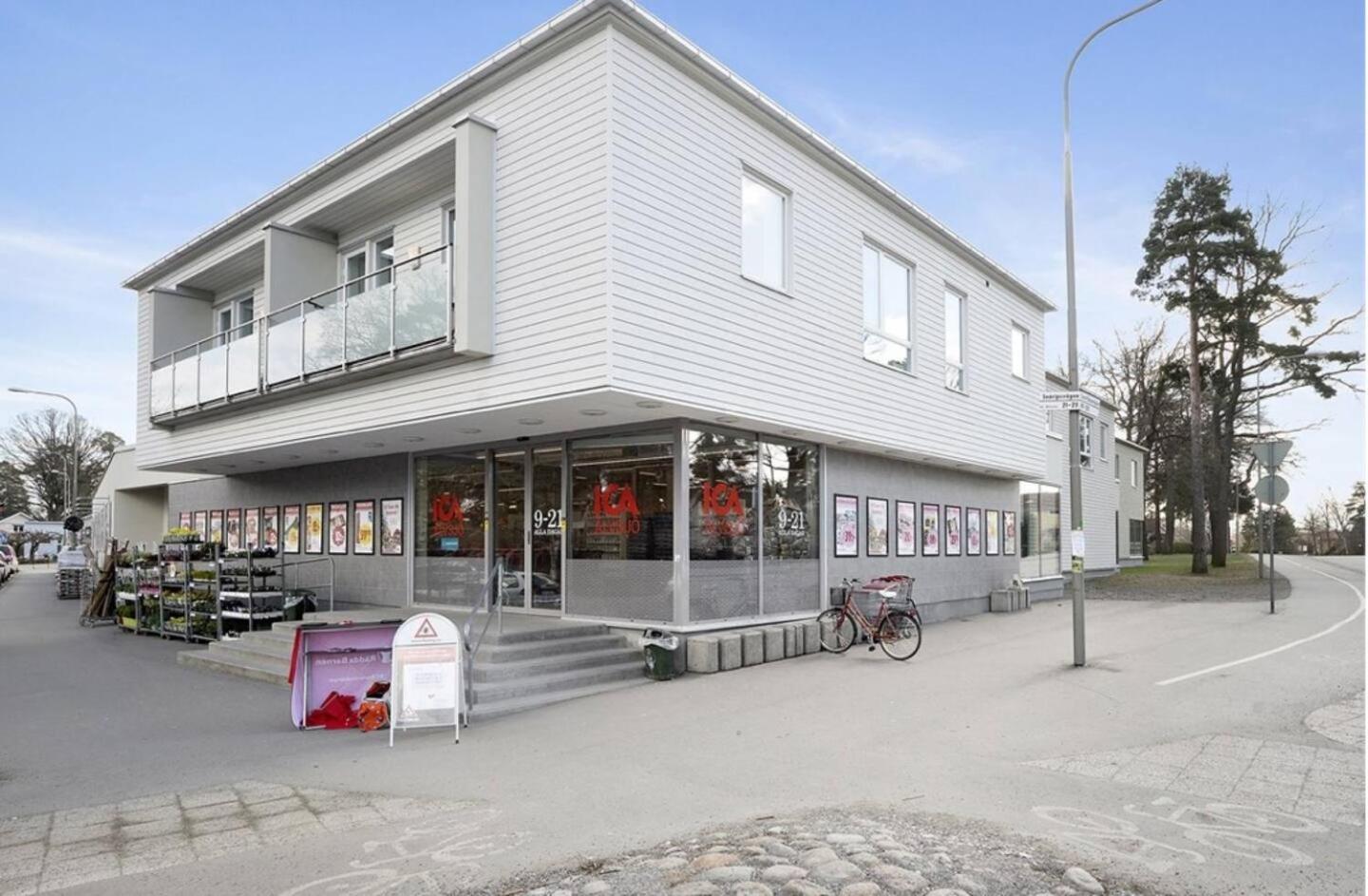 Villa Rymlig Naera Och *