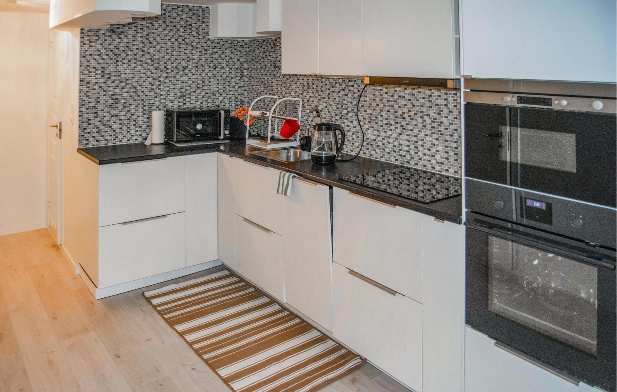 2 Bedroom Cozy In Skaerholmen Stockholm