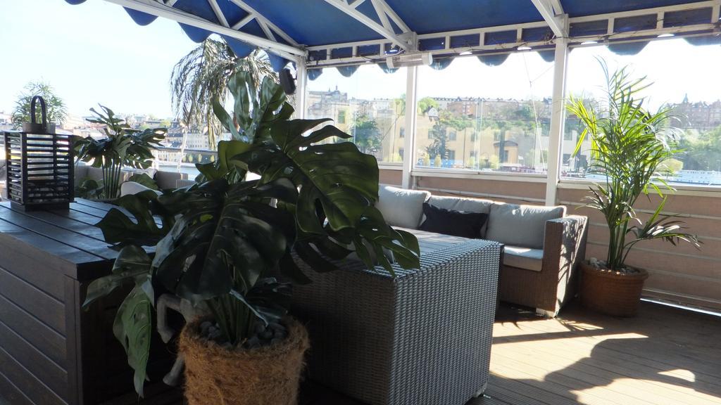Maelardrottningen Yacht Botel 3*