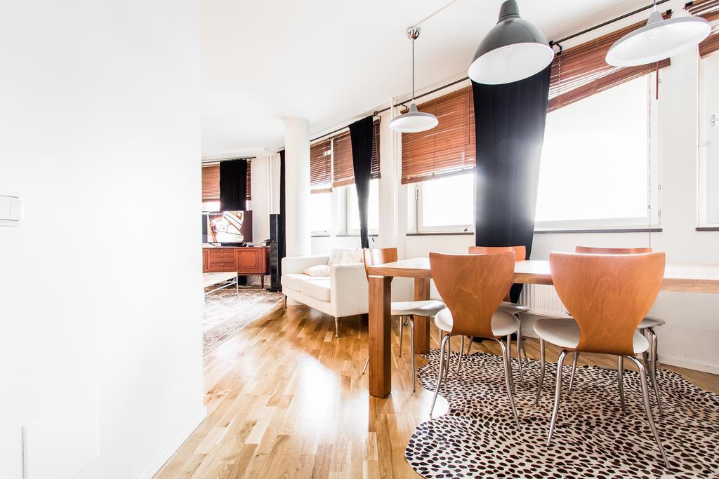 Spacious 3 Bedroom Apartment *