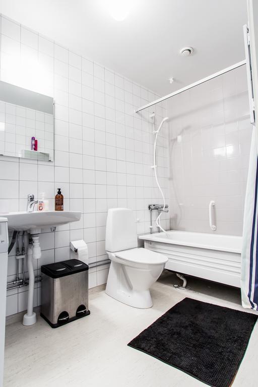 Spacious 3 Bedroom Apartment *
