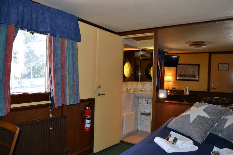 Botel Den Roeda Baten Stockholm