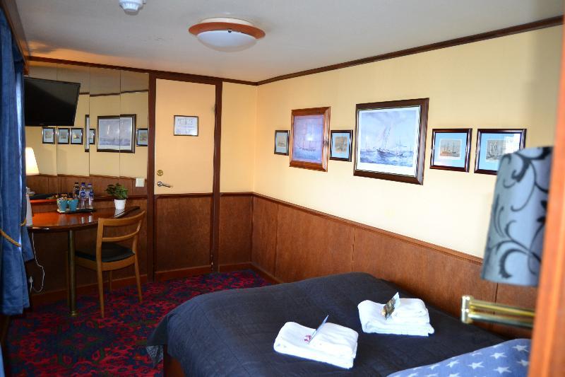 Den Roeda Baten Botel Stockholm