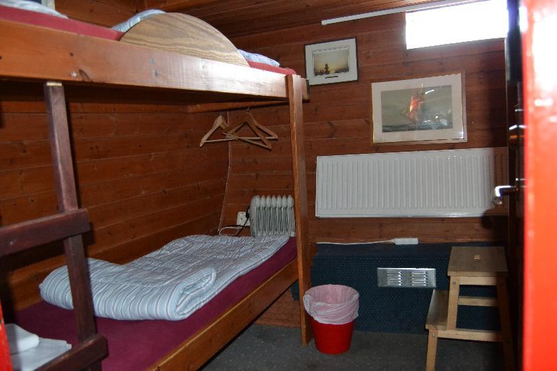 Den Roeda Baten Botel 2*