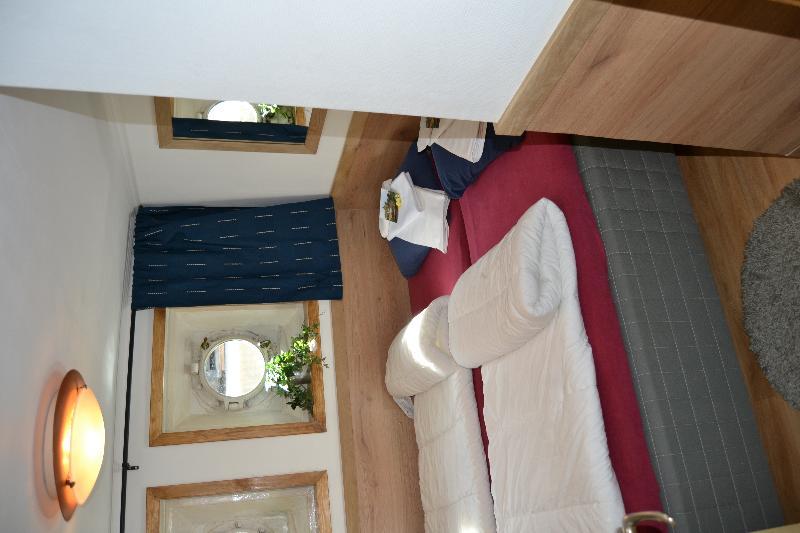 Botel Den Roeda Baten