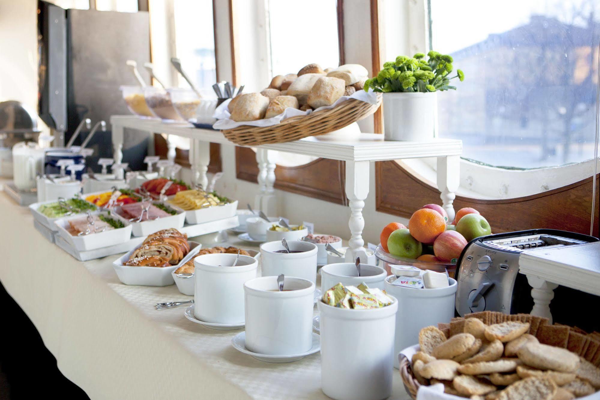 Maelardrottningen Yacht 3*
