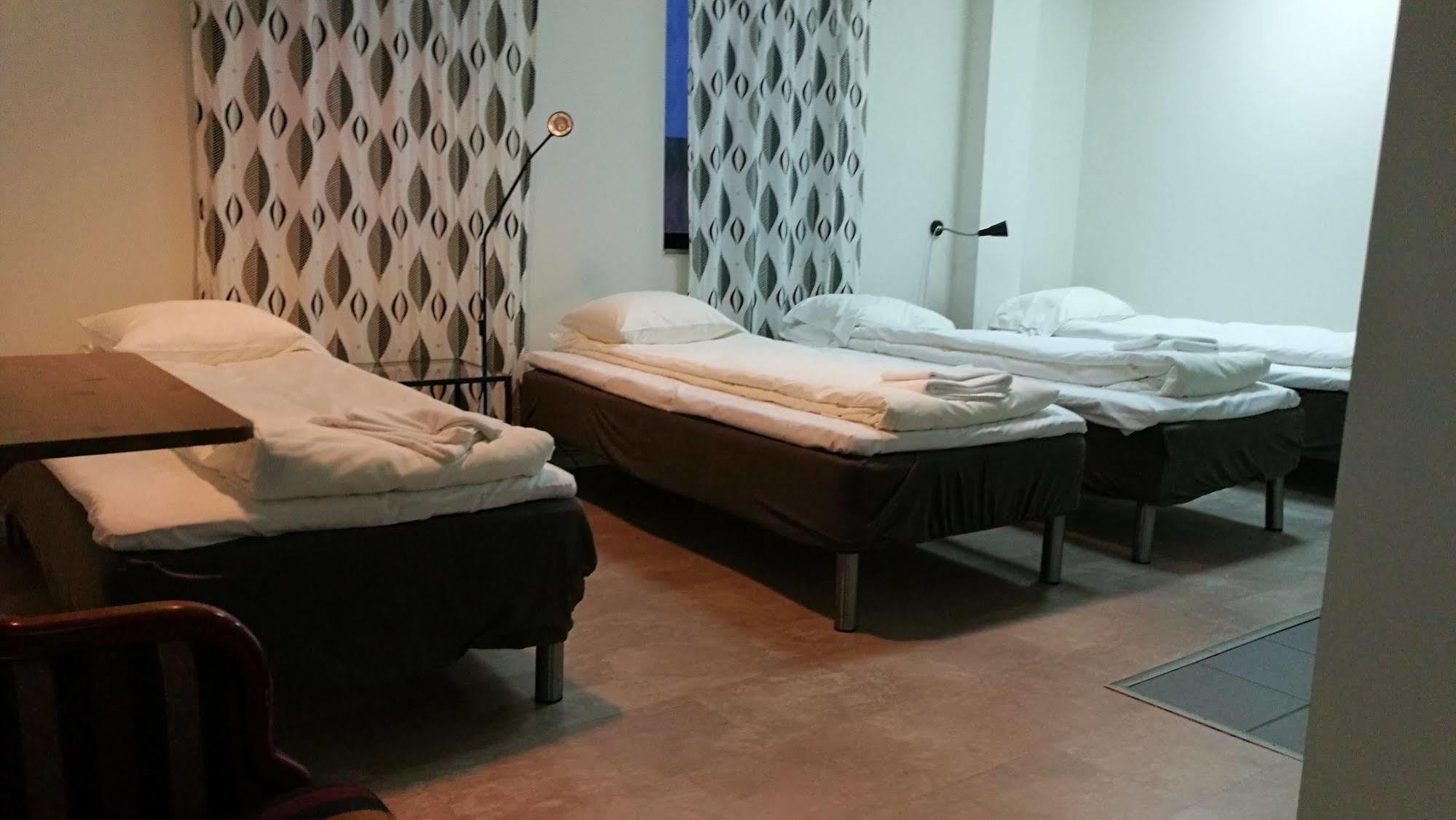 Metro Hotel 3*