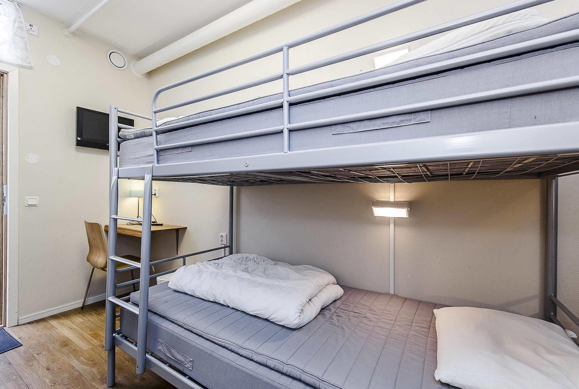 City Hostel *