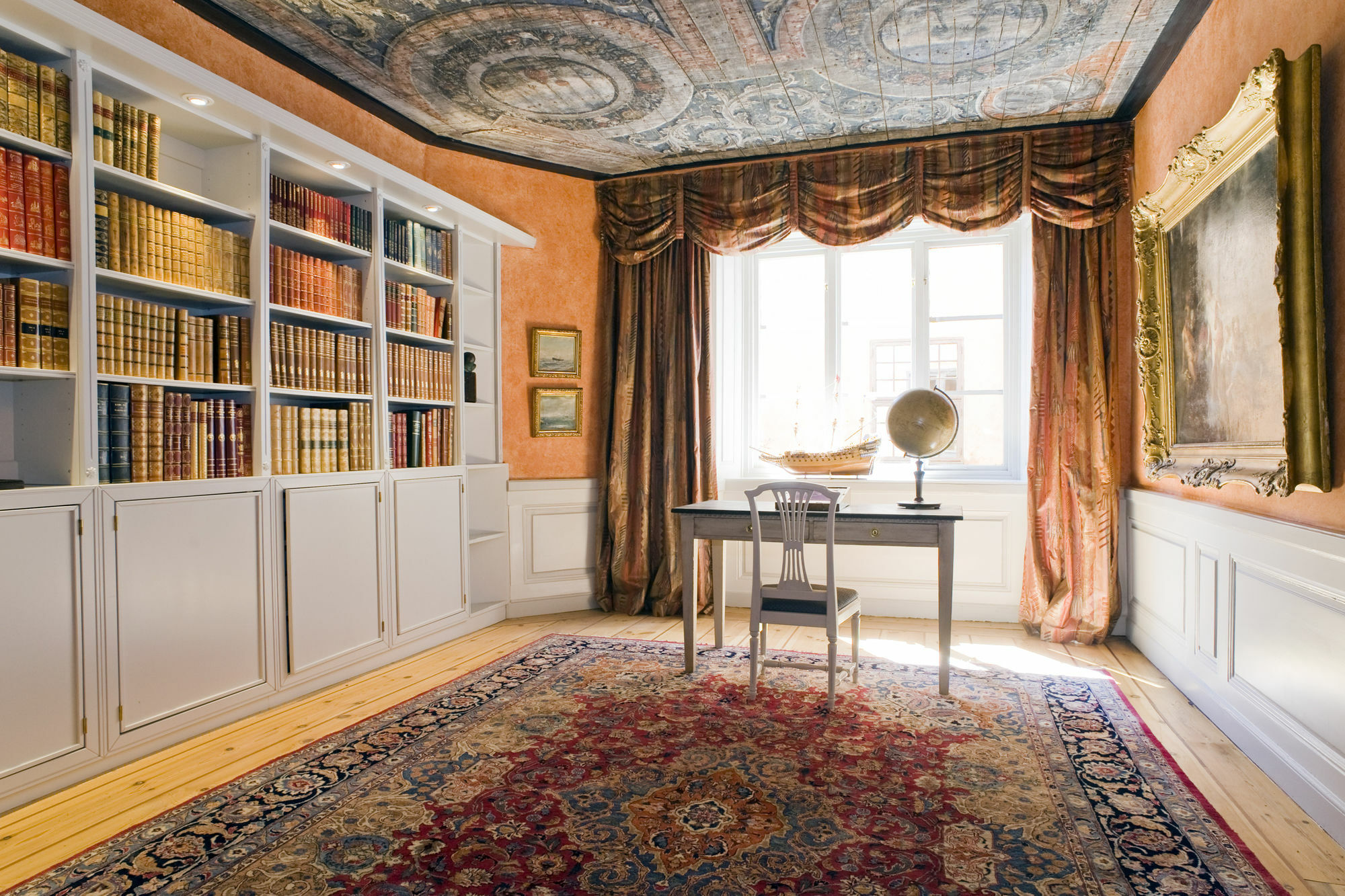 Perseus Apartment