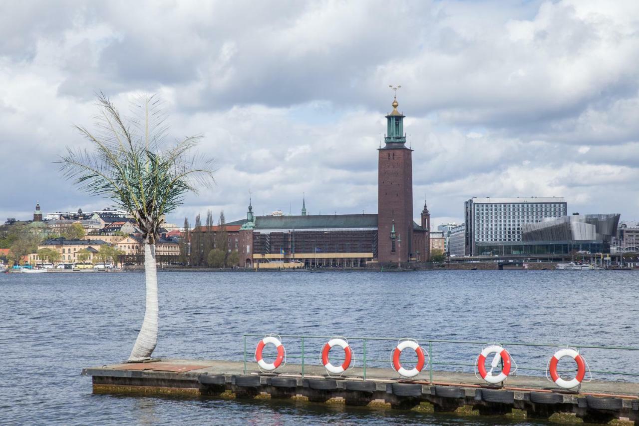 Den Roeda Baten Botel