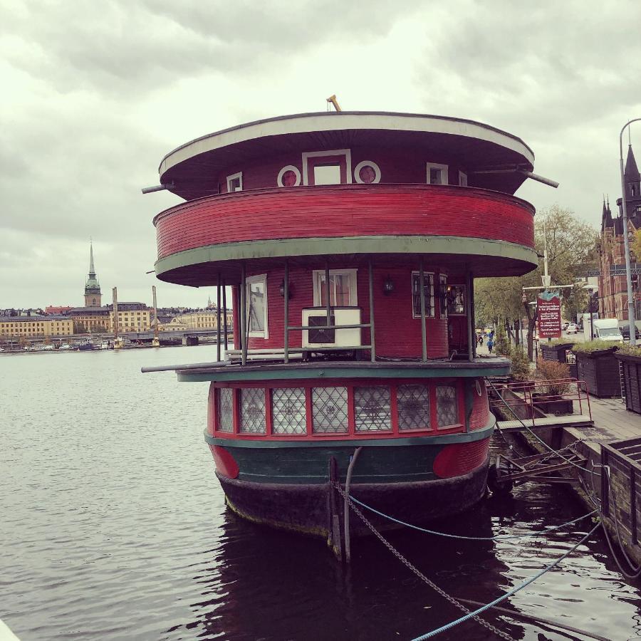Den Roeda Baten Botel 2*