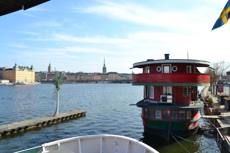 Den Roeda Baten Botel 2*