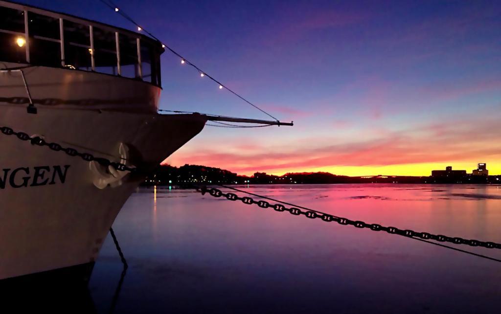 Botel Maelardrottningen Yacht