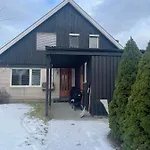 Private Room With Own Entrance Near Airport And City Center!