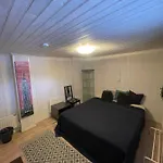 Private Room With Own Entrance Near Airport And City Center!