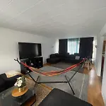 Private Room With Own Entrance Near Airport And City Center!