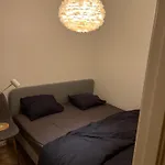 Cozy Apartment 2 Stops-15 Mins Away From City Center