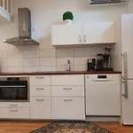 Smakfullt Attefallshus Med Stort Loft Naera Naturen