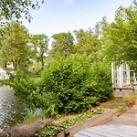 Peaceful, Picturesque Lake & Forest Retreat