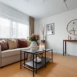 Budget Studio In Hip Sofo - Construction Work