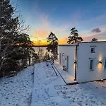 Relaxing Lake Oasis With Jacuzzi - Amazing View & Private Pier