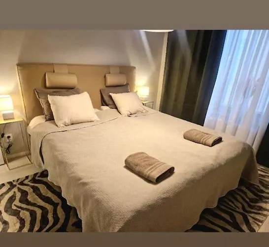 Modern Room With Bathroom, No Kitchen And Your Own Entrance