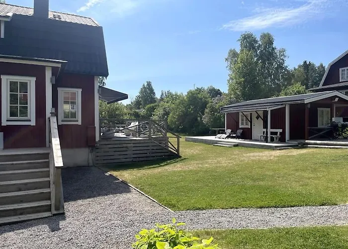 Mysig Stuga I Stavnaes By- Sommarhamn, Vaermdoe